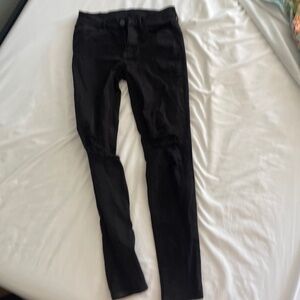 American eagle stretch black skinny US 6 frayed knees